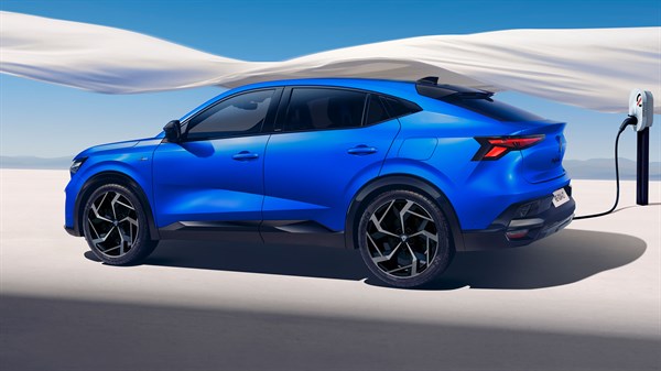 E-Tech plug-in hybrid - charging - Renault