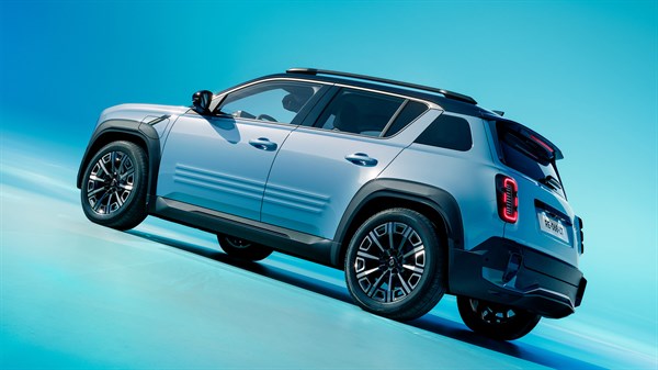 unique silhouette - Renault 4 E-Tech electric