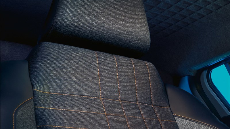 made of France design - Renault 4 E-Tech electric